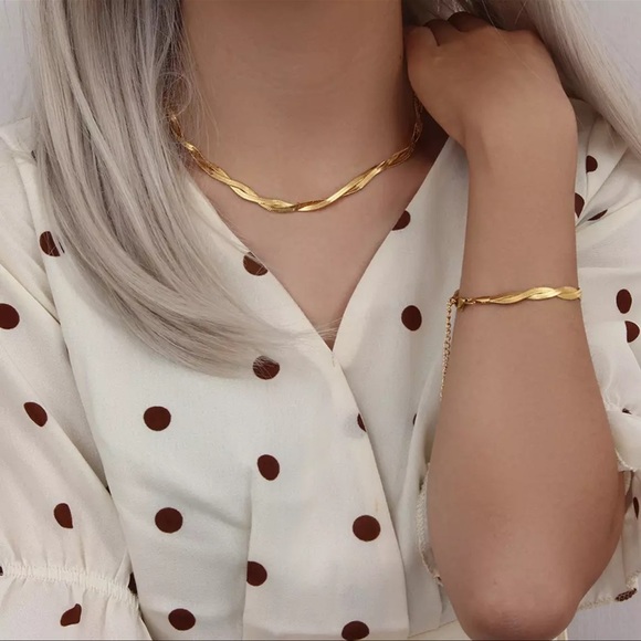 Jewelry - Set 18k gold plated herringbone chain necklace & bracelet